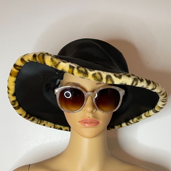 Vintage Accessories - Vintage vegan black leather faux cheetah fur lined 60’s super mod dramatic hat!